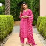 ANNI DESIGNER Women's Rayon Blend Straight Bandhej Printed Kurta - Image 8