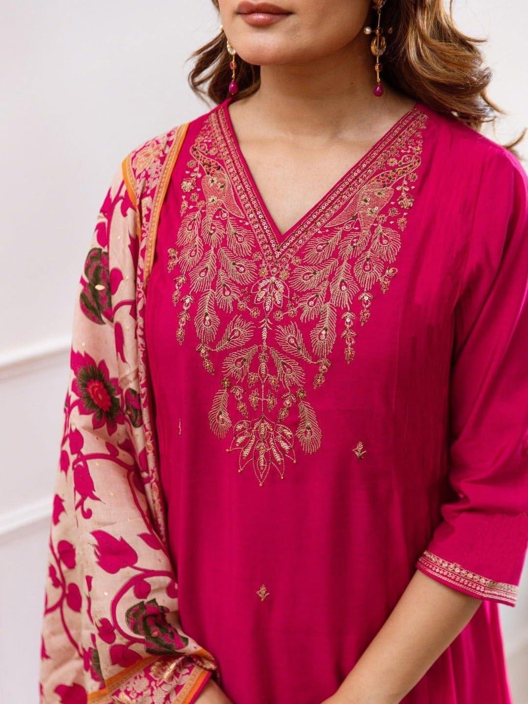 KLOSIA Women Embroidery Straight Kurta and Pant Set with Dup… KLOSIA Women Embroidery Straight Kurta and Pant Set with Dup…